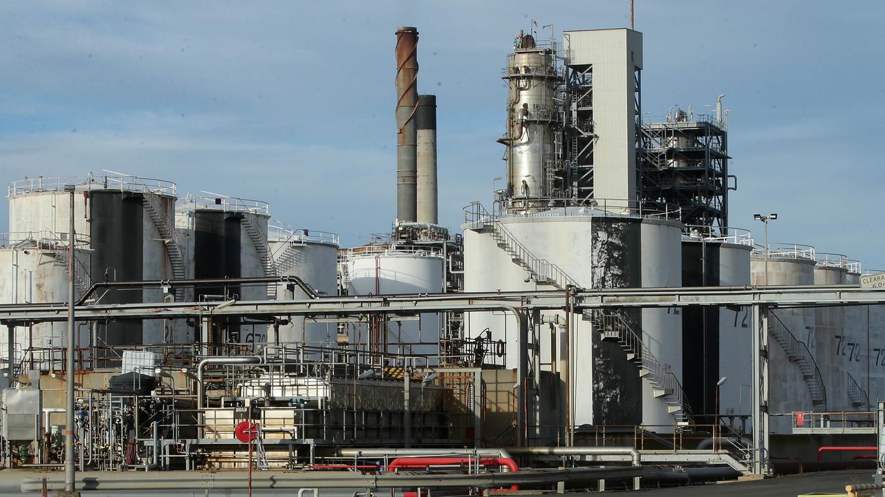 Viva Energy Geelong oil refinery explosion to be investigated Gold