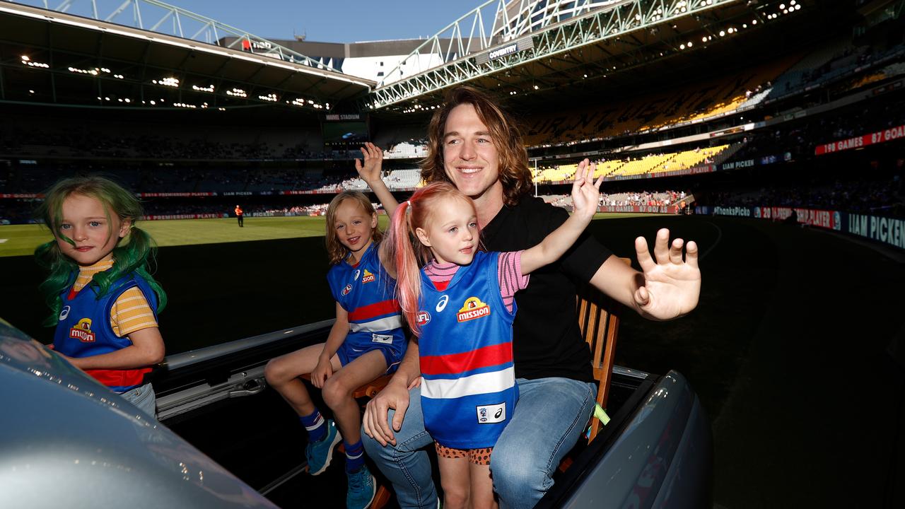 Former Bulldog Liam Picken in AFL talks over concussion role
