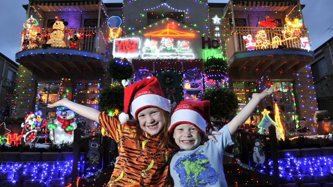 Macarthur region gets ready for Christmas with stunning lights displays