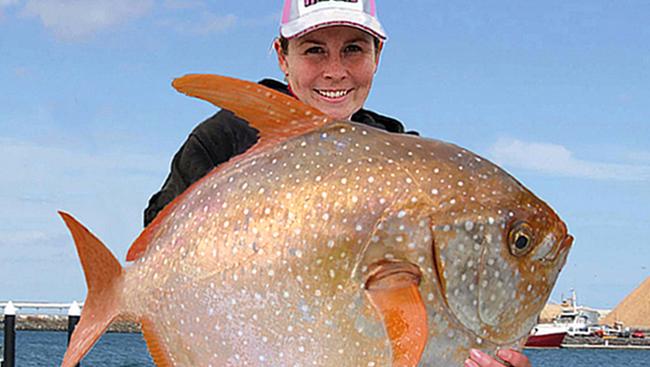 Fishing with Geoff Wilson Family nets rare 30kg moonfish catch on