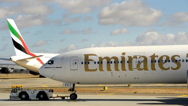 Flight Time from Dubai, United Arab Emirates to Paris,.