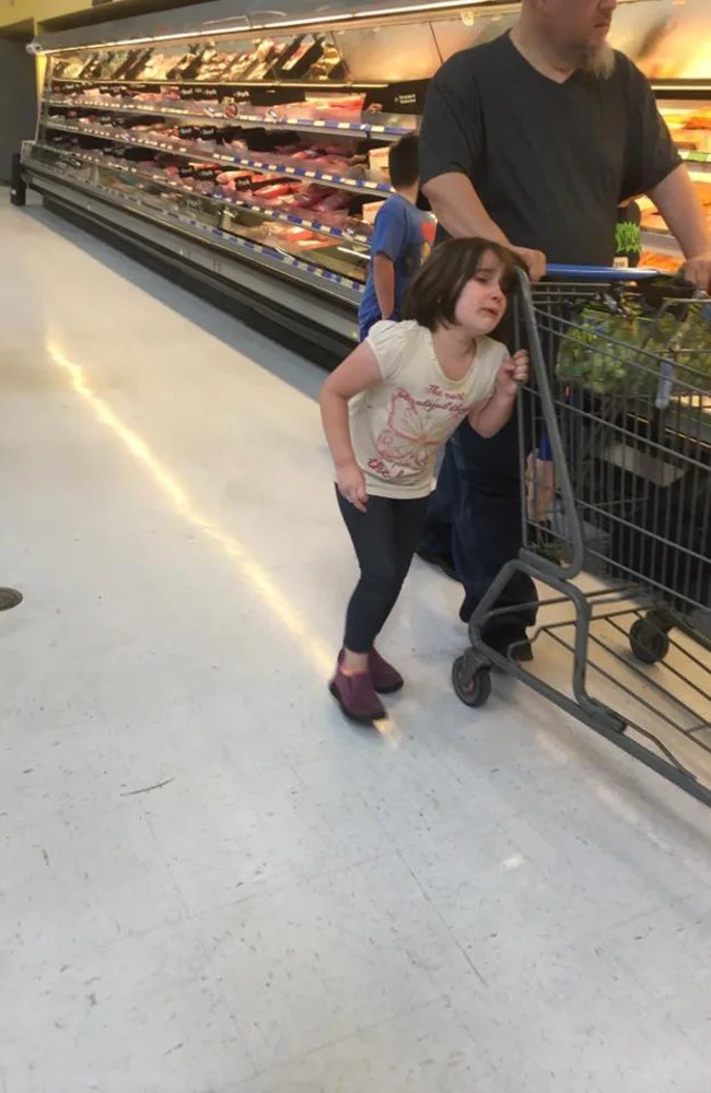 Cleveland, Texas Man in Walmart allegedly drags daughter by hair