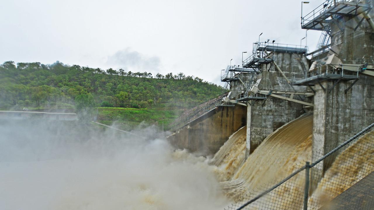 Townsville floods spillway to remain at current opening level until