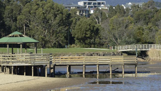 Melbourne Water warns against swimming at Lillydale Lake. Leader