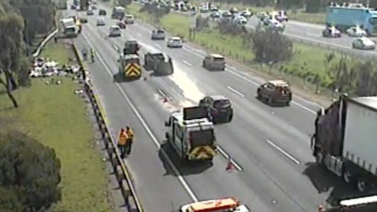 Geelong traffic All lanes of Princes Freeway reopened after truck