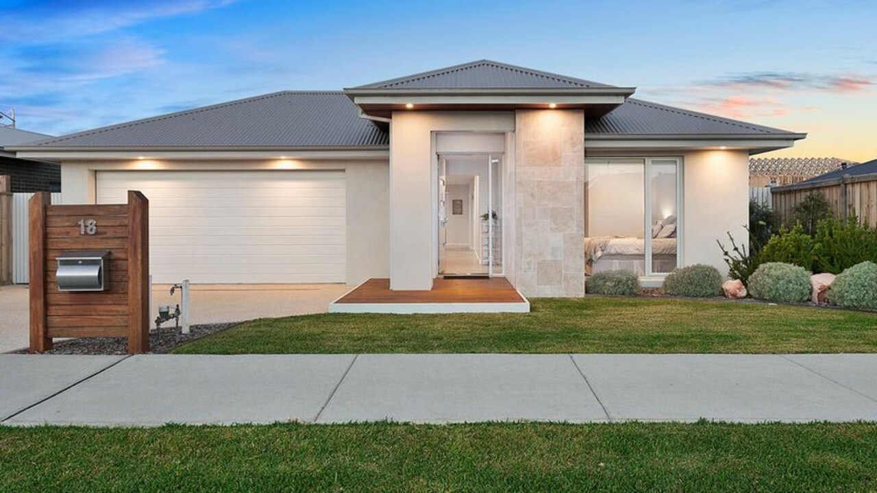 Melbourne couple buy Torquay house and follow kids to the coast, RT