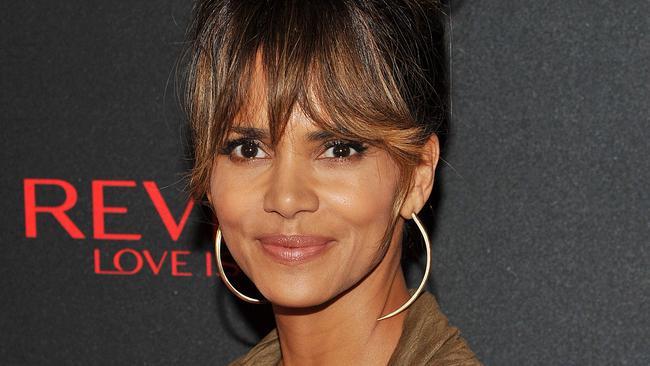 Halle Berry sweaty armpit Star suffers wardrobe malfunction The