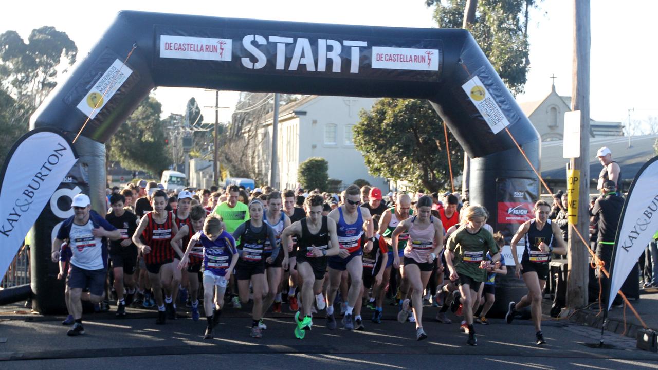 Massive field takes to the Kew Boulevard for the annual de Castella Run