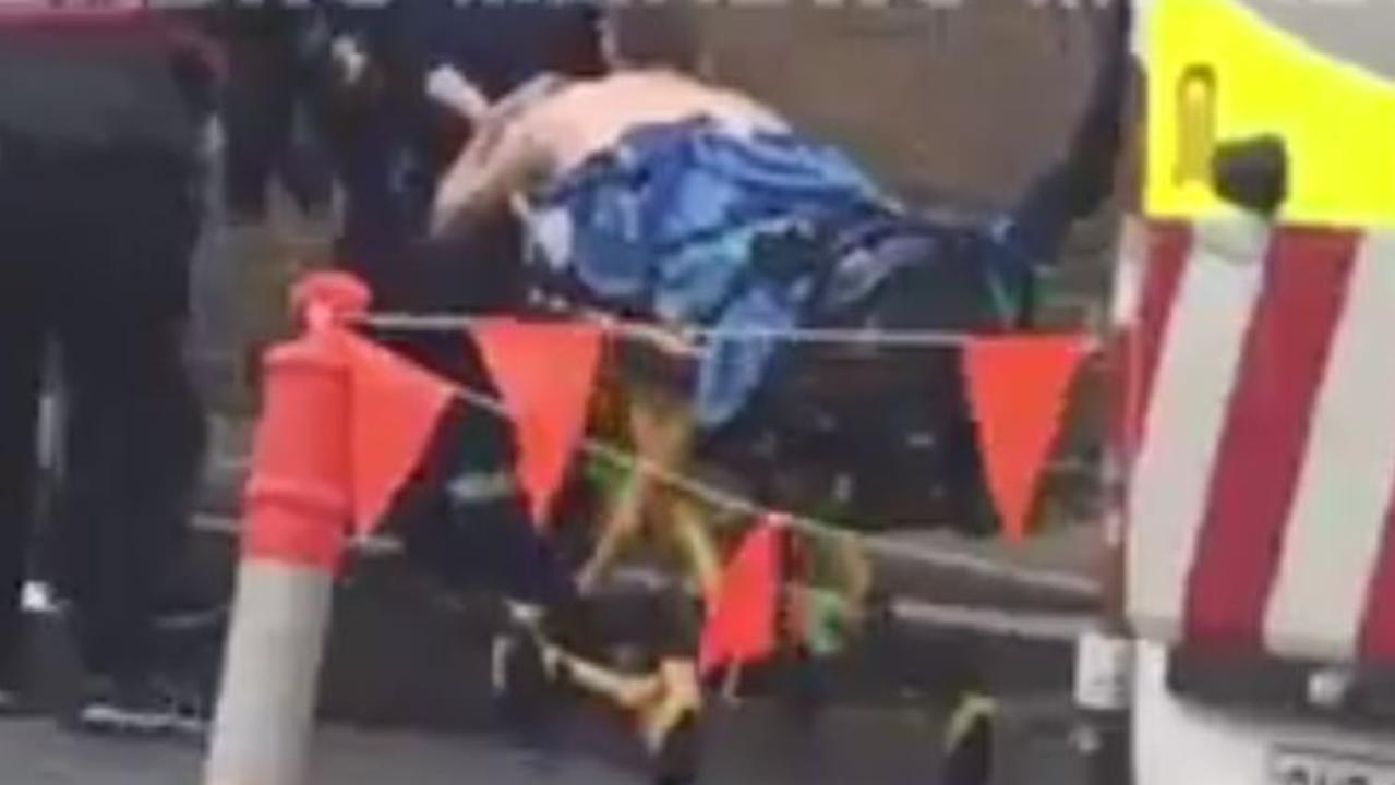 Surry Hills Man rescued from roof of burning building