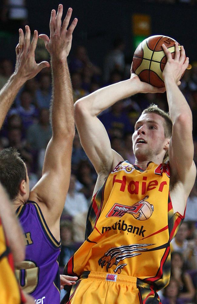Melbourne United to wear traditional Melbourne Tigers uniforms during
