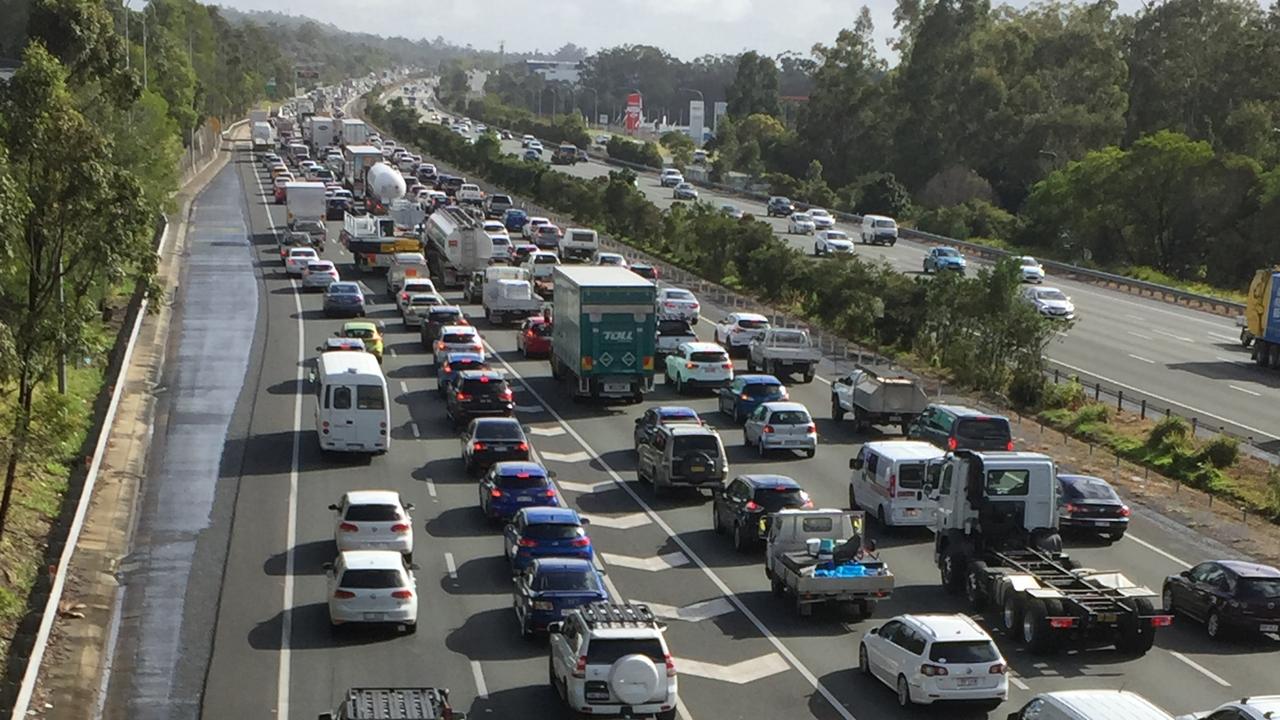 Man hit by car on Pacific Motorway M1 at Oxenford Gold