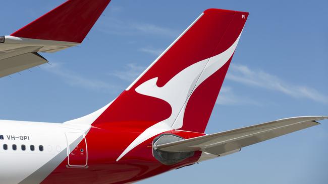Qantas frequent flyer platinum status Top ways to earn points Escape