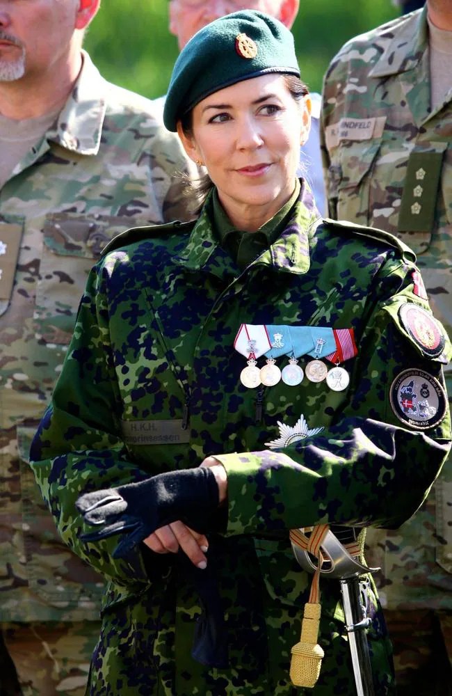 Princess Mary in army uniform with machine gun You’ve never seen her like this before Photos