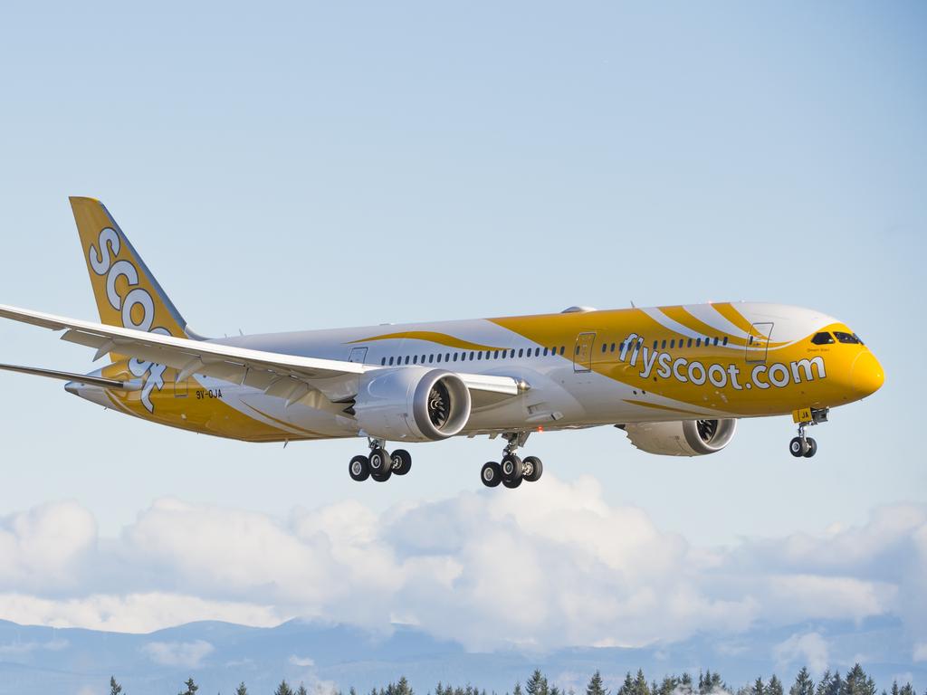 Low cost airline vs full service airline Are cheap flights really