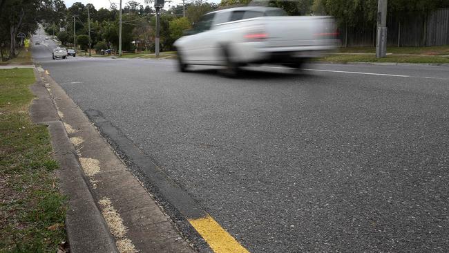 Traffic rules Brisbane Queensland meaning of yellow line on roads