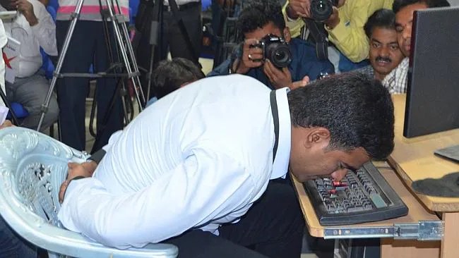 Man sets world record for speed typing with his nose