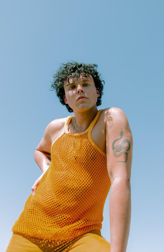 5SOS Ashton Irwin talks sobriety and body issues on solo album