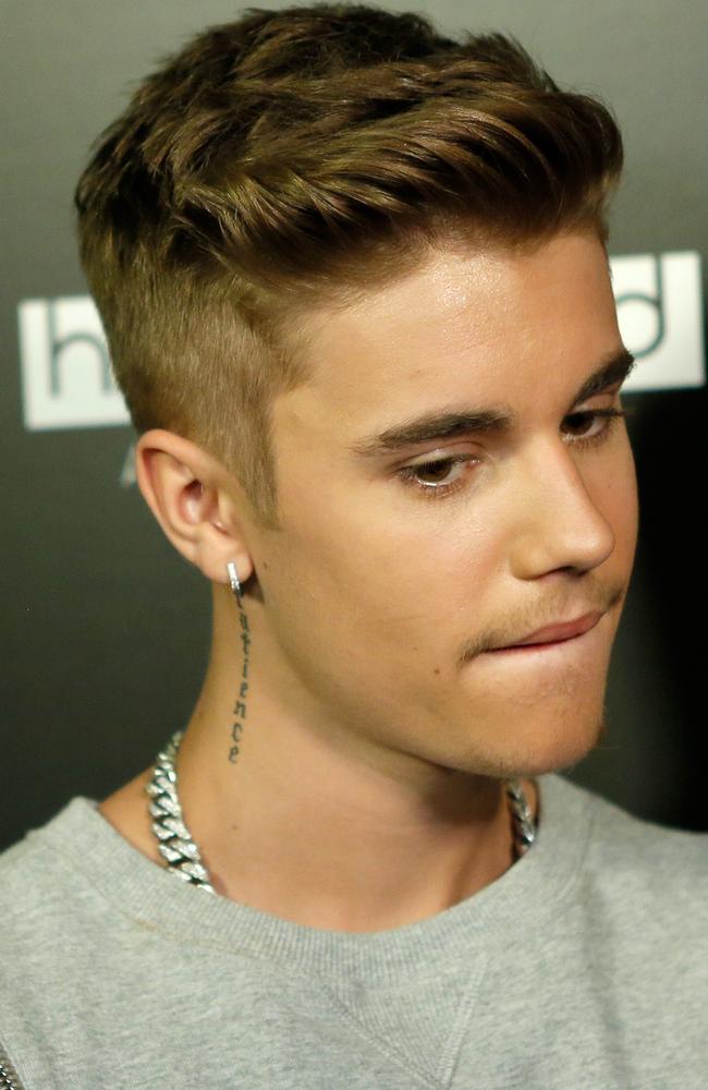 Justin Bieber deletes naked ‘bum’ photo from Instagram.