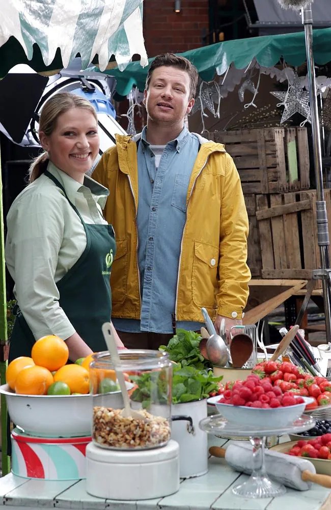 Jamie Olivers Christmas Dinner Jamie Oliver's Australian Christmas dinner in Woolworth's commercial