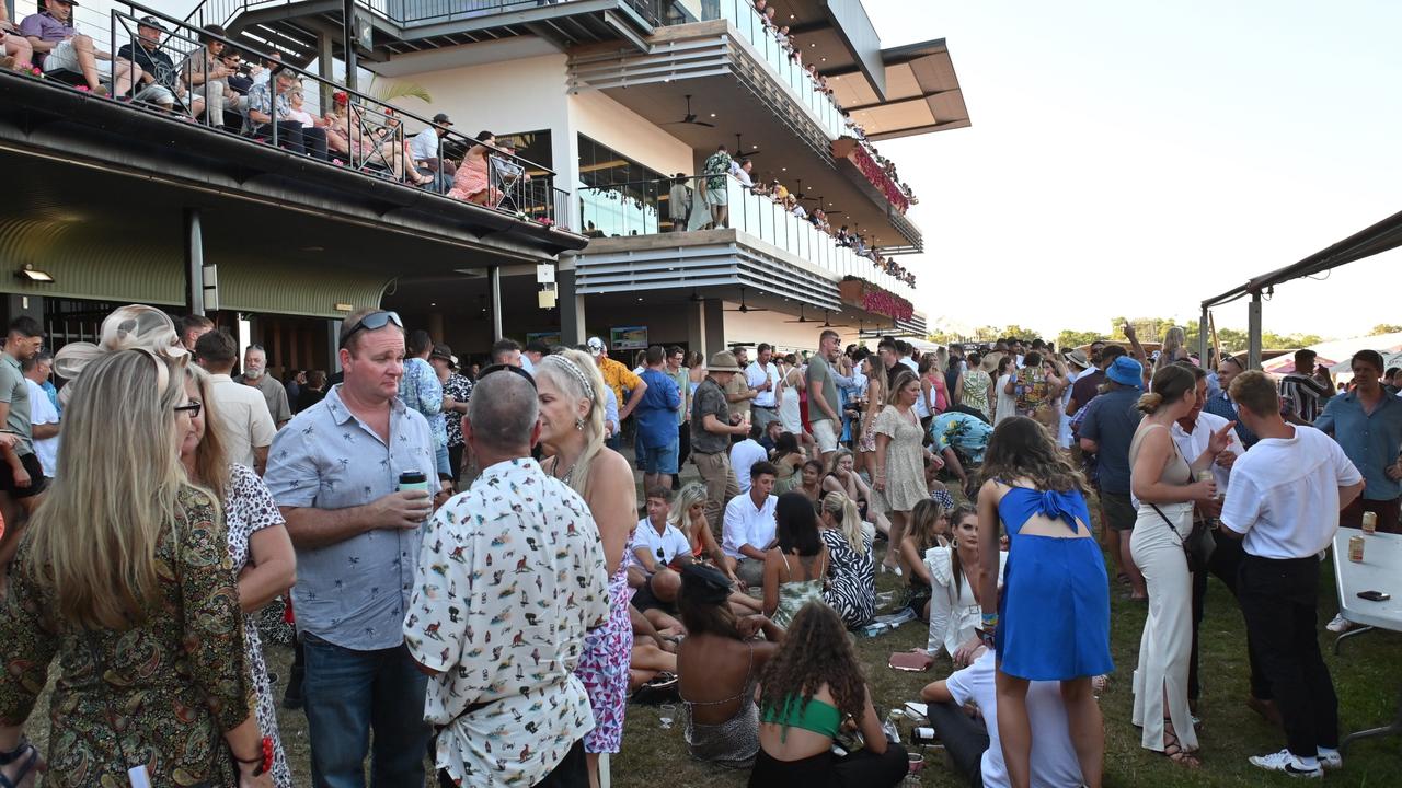 Darwin Cup Carnival 12,000strong Darwin Cup crowd mostly wellbehaved