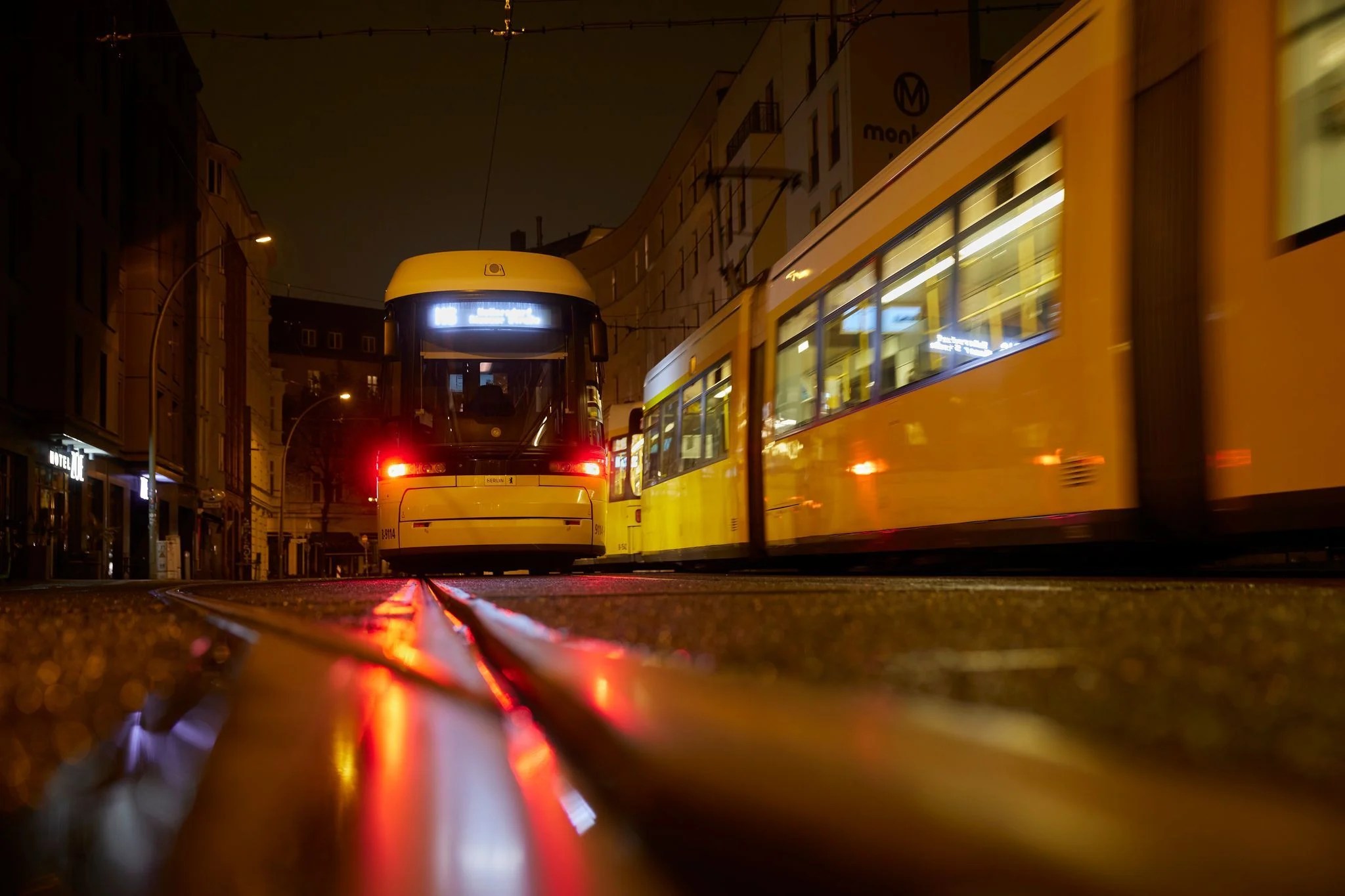 EScooterFahrer nach Unfall mit Tram in Lebensgefahr