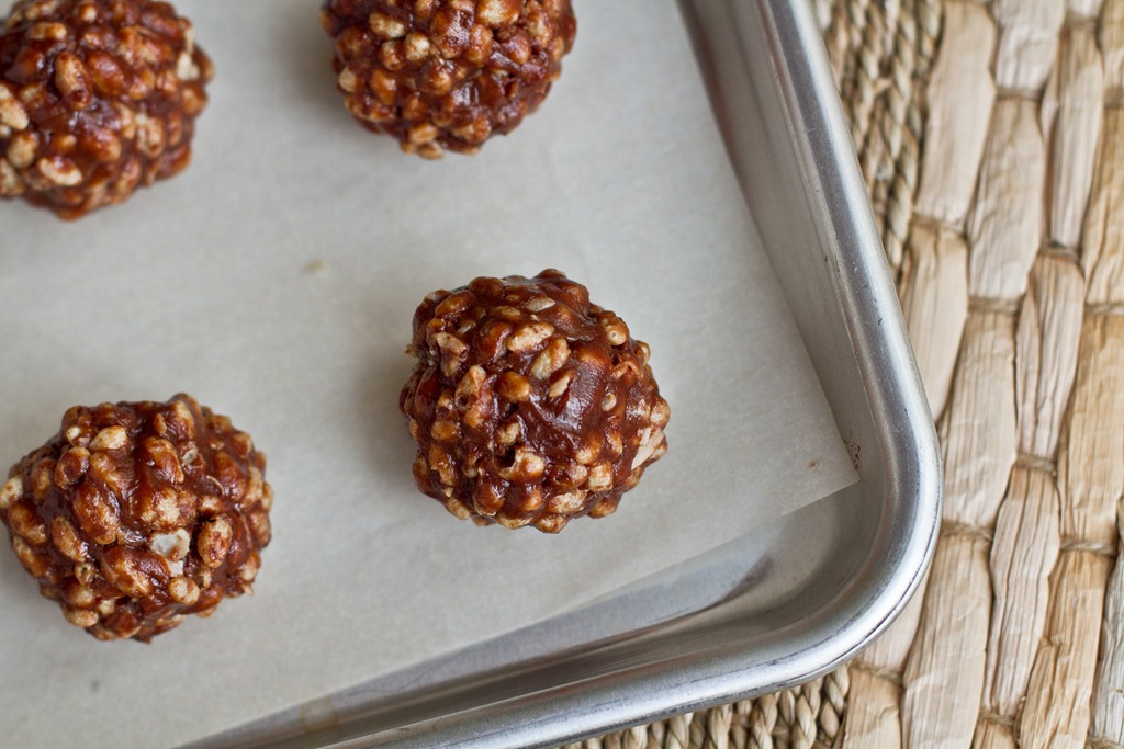 No Bake Chocolate Peanut Butter Chews — Oh She Glows