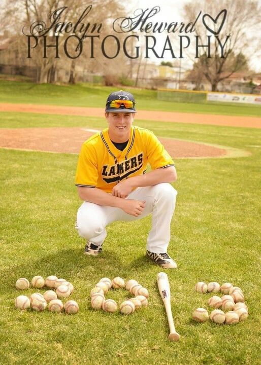 18 Winning Senior Picture Ideas for Guys