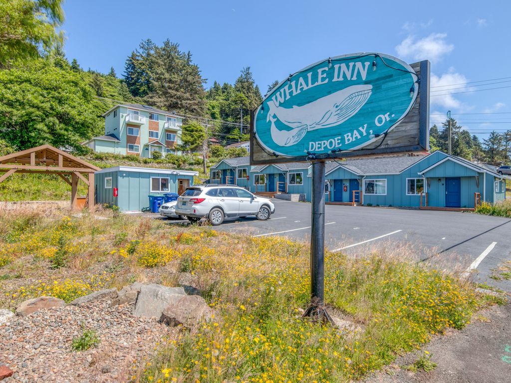 W4 Blue Whale Inn Pacific View Lodging