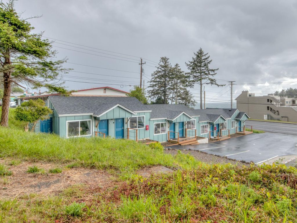 W4 Blue Whale Inn Pacific View Lodging