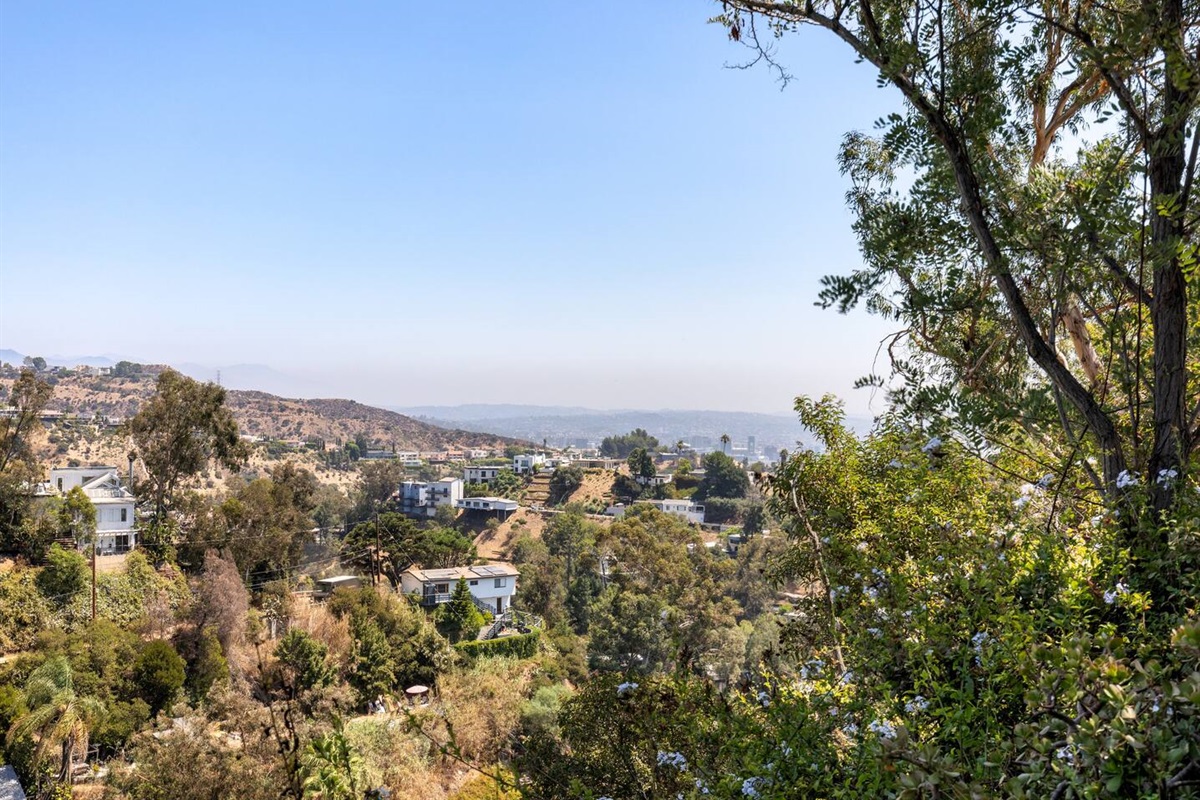 Hollywood Hills Home w Views in Laurel Canyon Arrive and Thrive