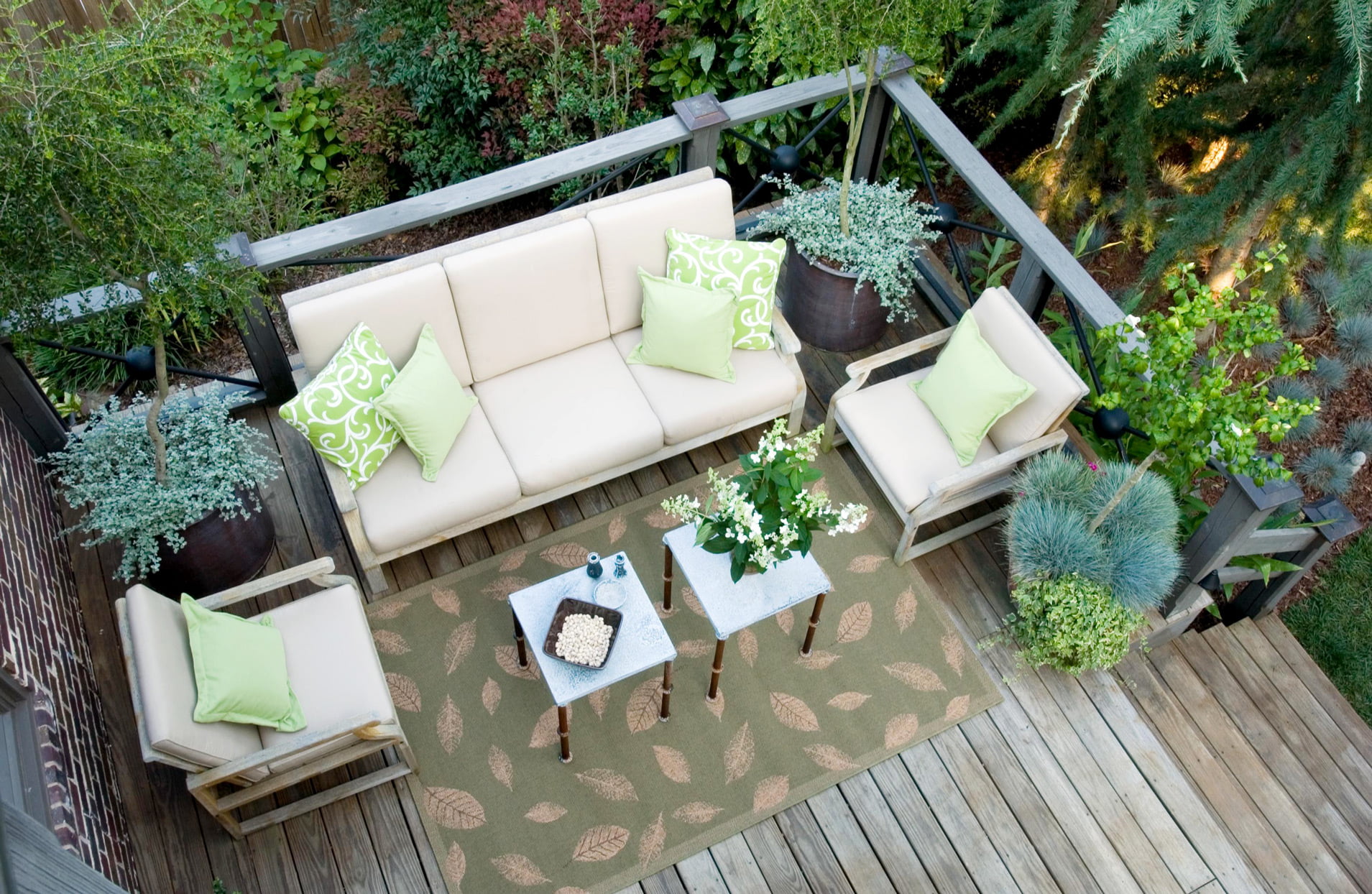 Step by Step Guide in Choosing the Best Patio Furniture Organize With