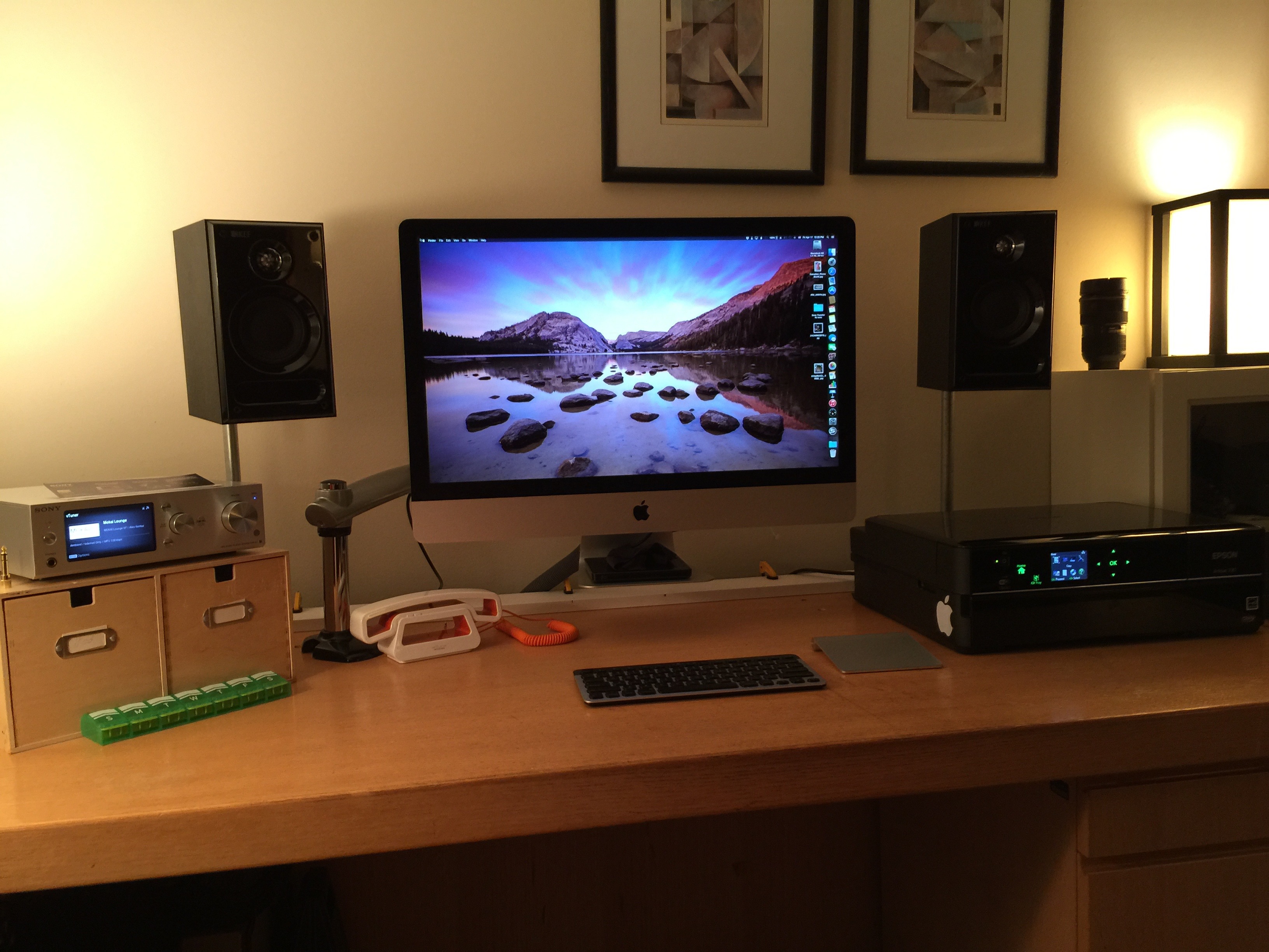 Mac Setup Arm Mounted 27″ iMac with a Beautifully Tidy Desk