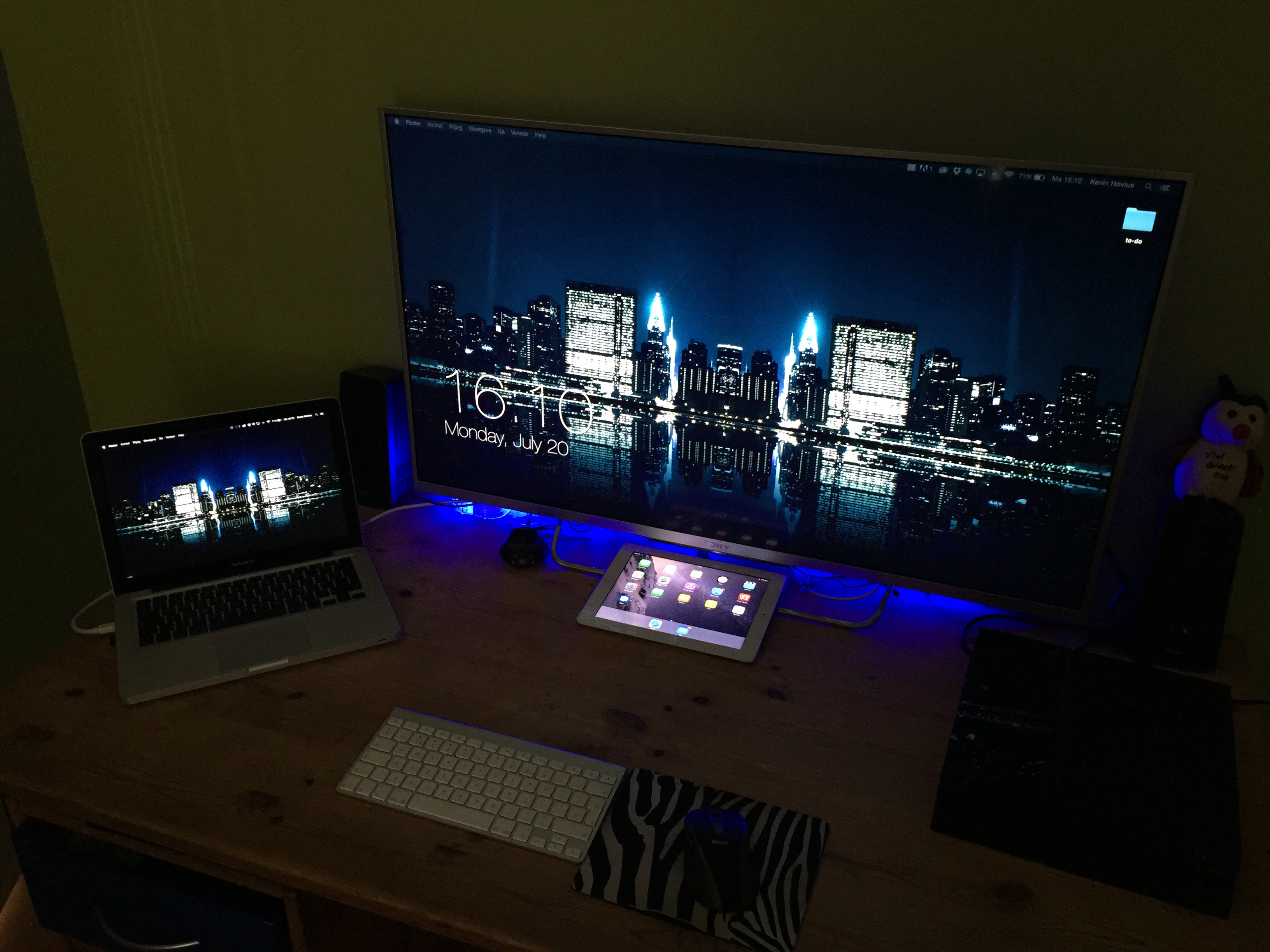 Mac Setup MacBook Pro & TV as Display