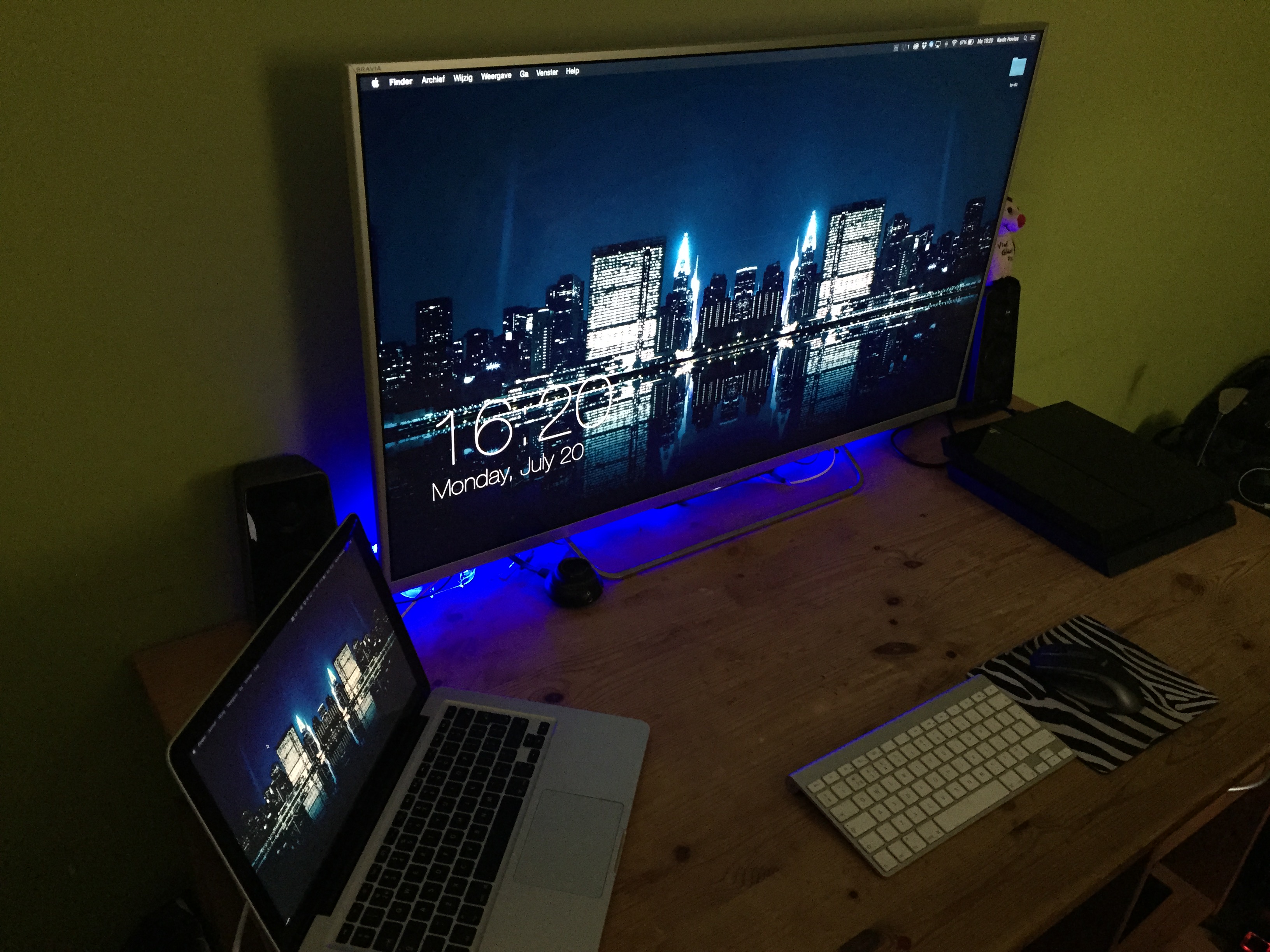 Mac Setup MacBook Pro &amp; TV as Display