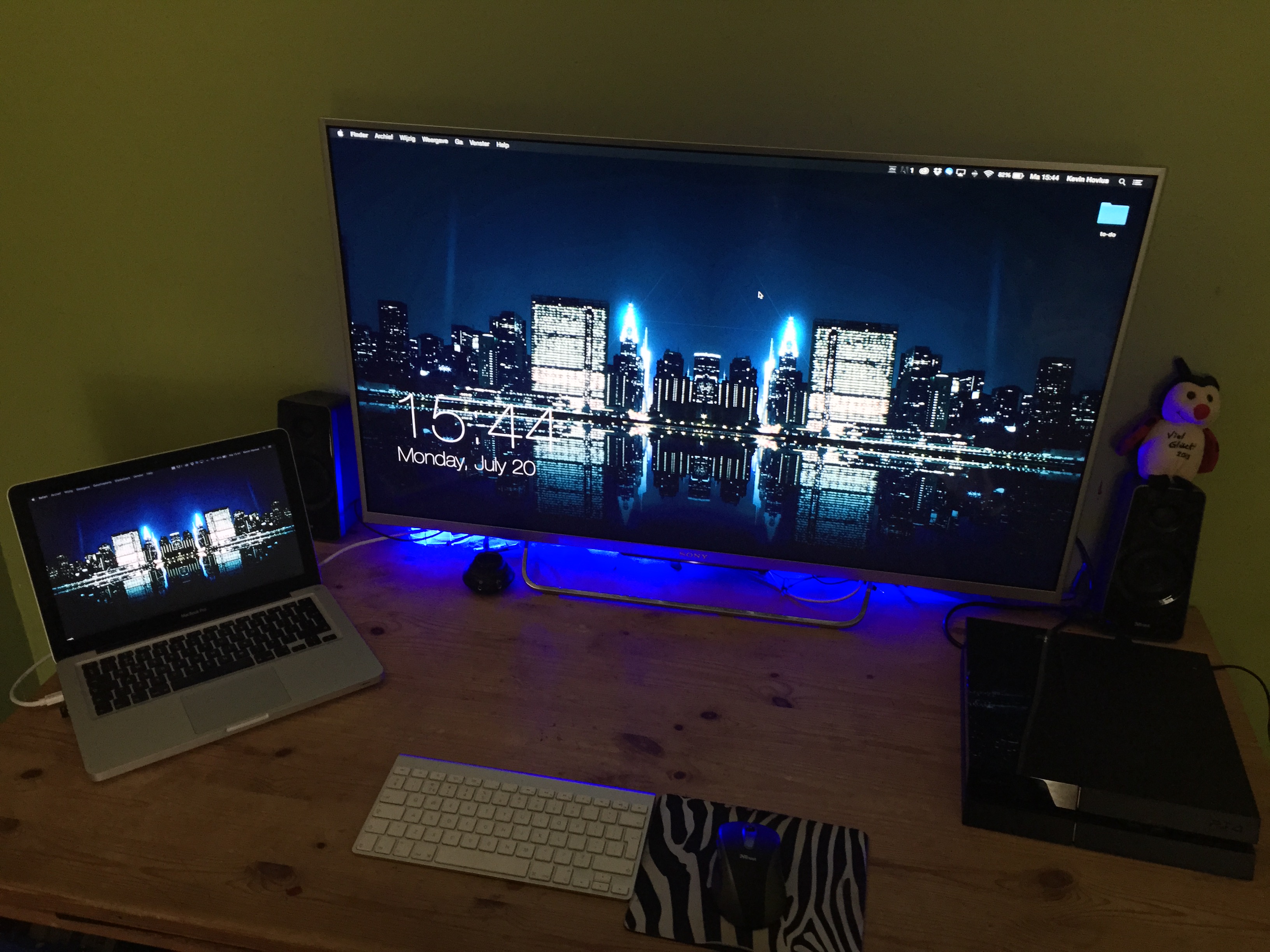 Mac Setup MacBook Pro & TV as Display