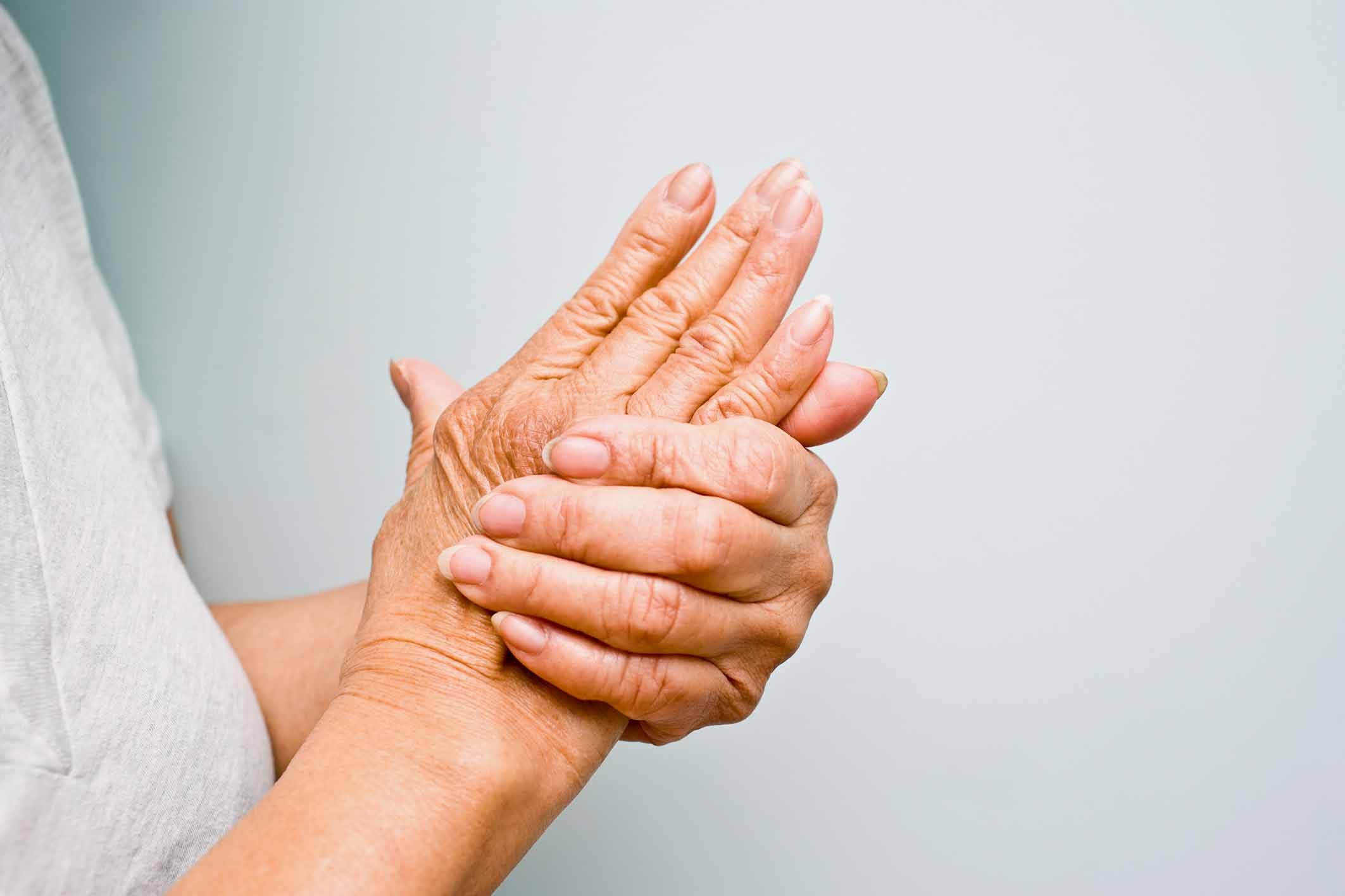 4 Quick Tips for Managing Osteoarthritis in Your Hands PainScale