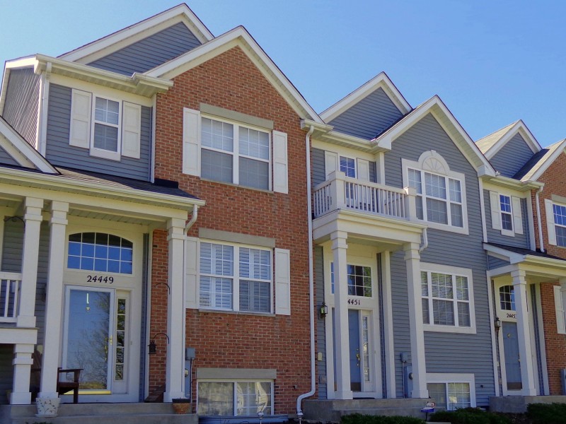 Townhomes and condos for sale in Palatine, Illinois