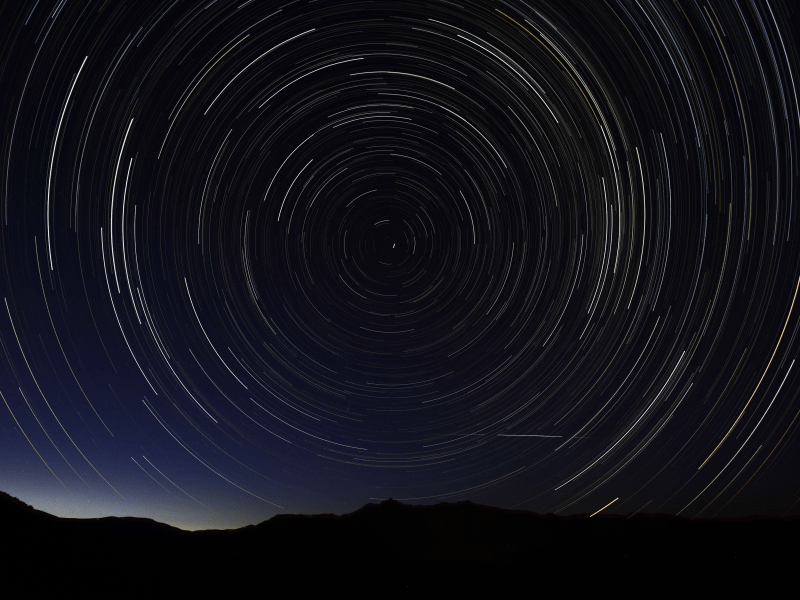 Bright Lights Flash Across Nighttime Sky In SW Riverside County Lake