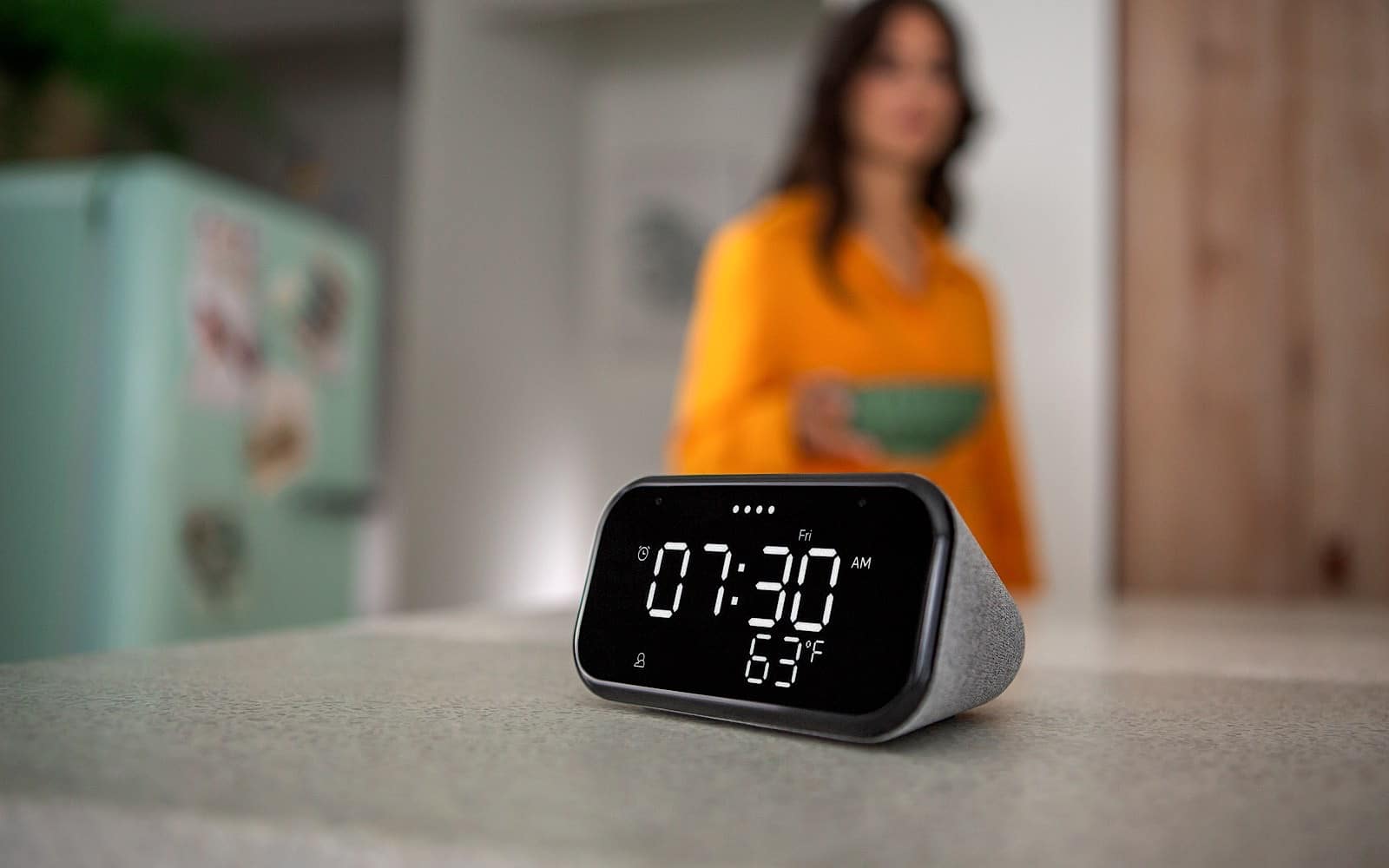 Lenovo's bedside smart clock is more clocklike than ever Pickr
