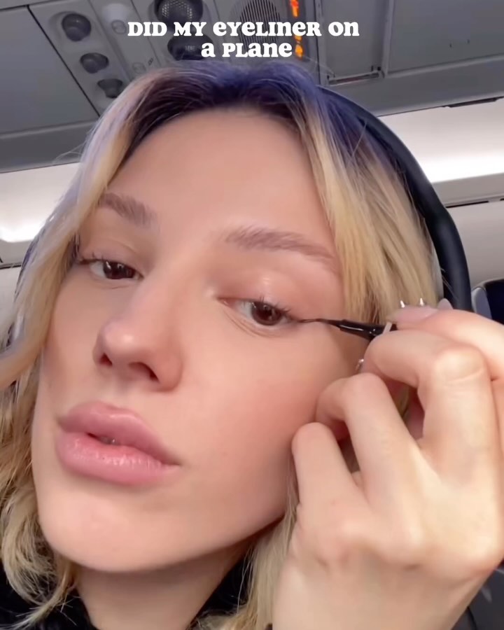 makeuptutoriia1sinstagram on Pinno eyeliner on a plane 😳😍🖤 Credit