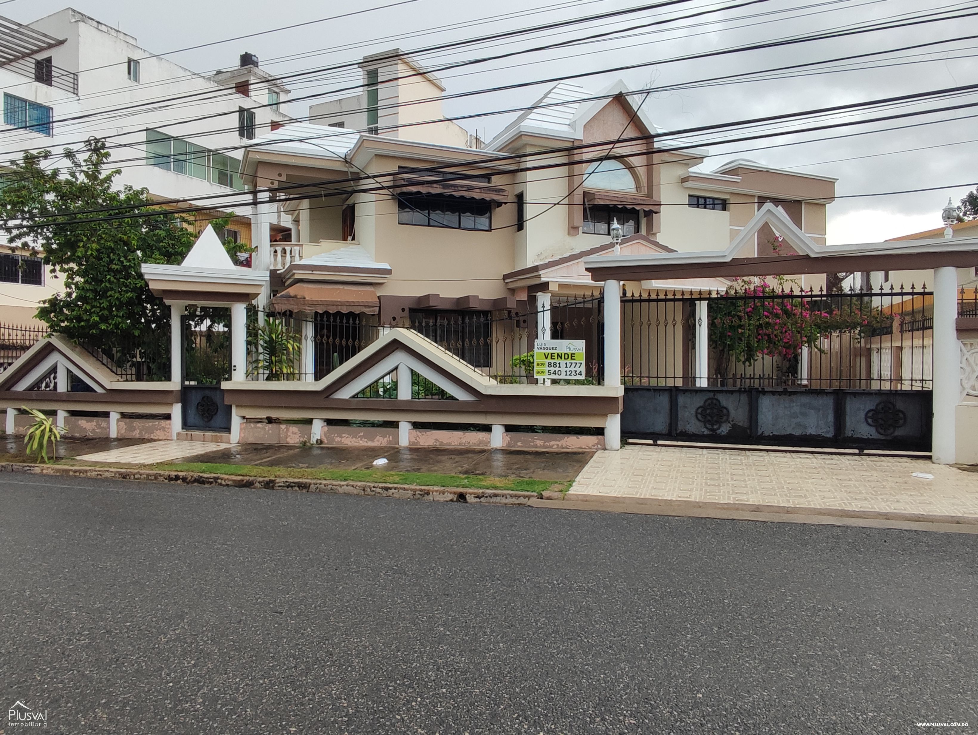 Casa dos niveles en Vista Hermosa, Santo Domingo Este. 29116 Plusval
