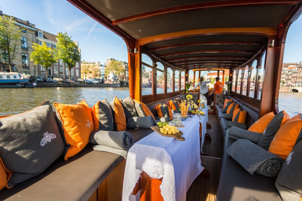 All inclusive Full Dutch Experience on Saloon Boat Amsterdam
