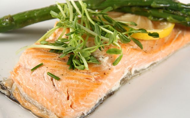 Receta de Salmón al horno con limón y romero