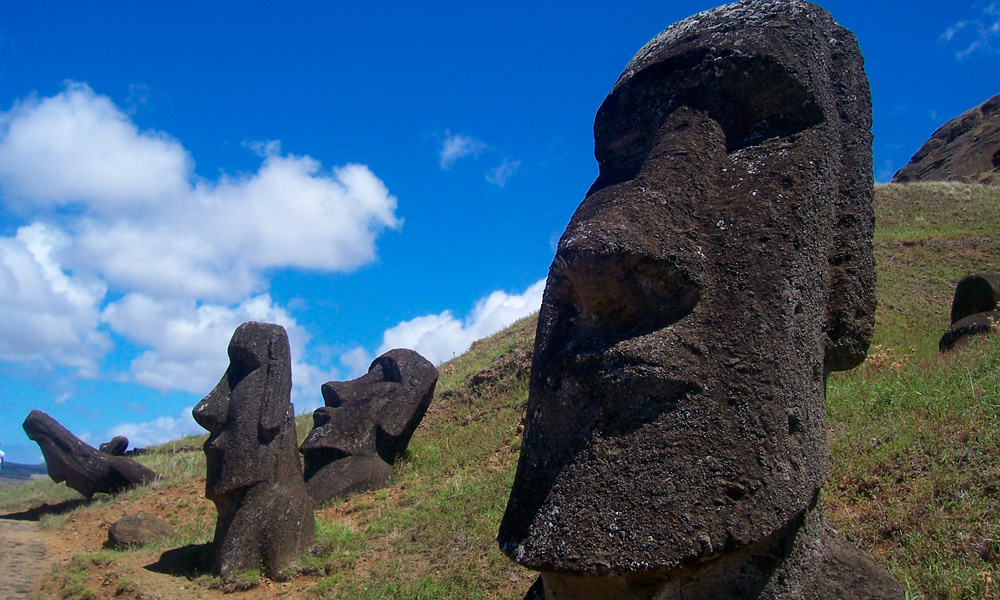 Qué son las misteriosas estatuas moai de la isla de Pascua