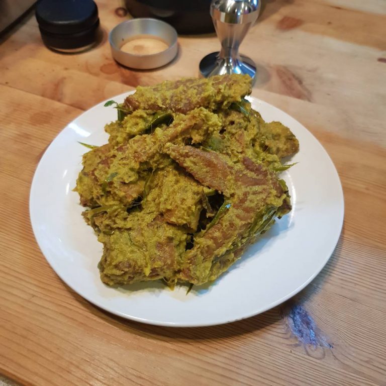 Suka Makan Ayam Pencen? Ini Resipi Mudah Rendang Cili Api