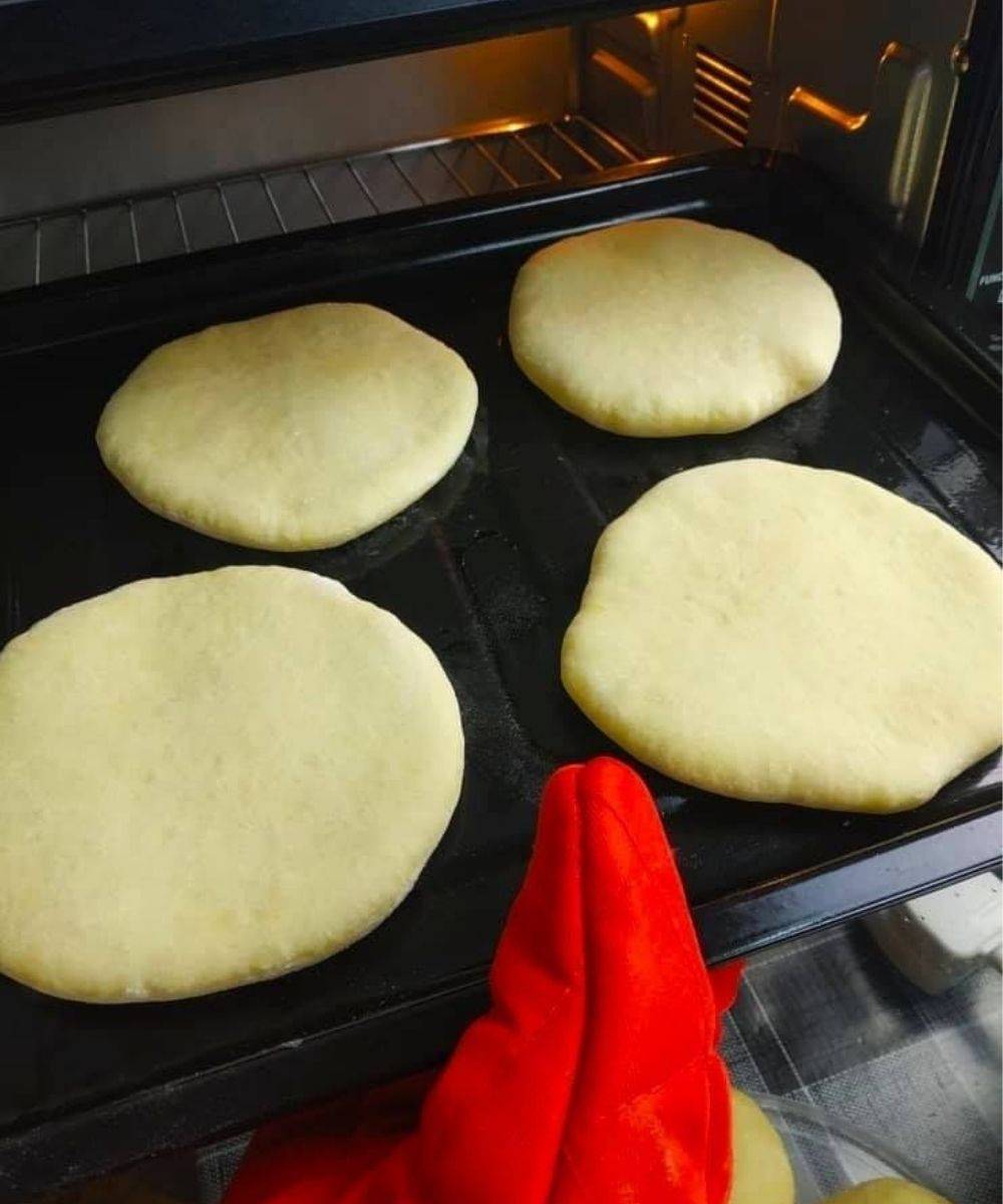 Roti Arab Segar Dari Oven Super Lembut, Buat Homemade Aje