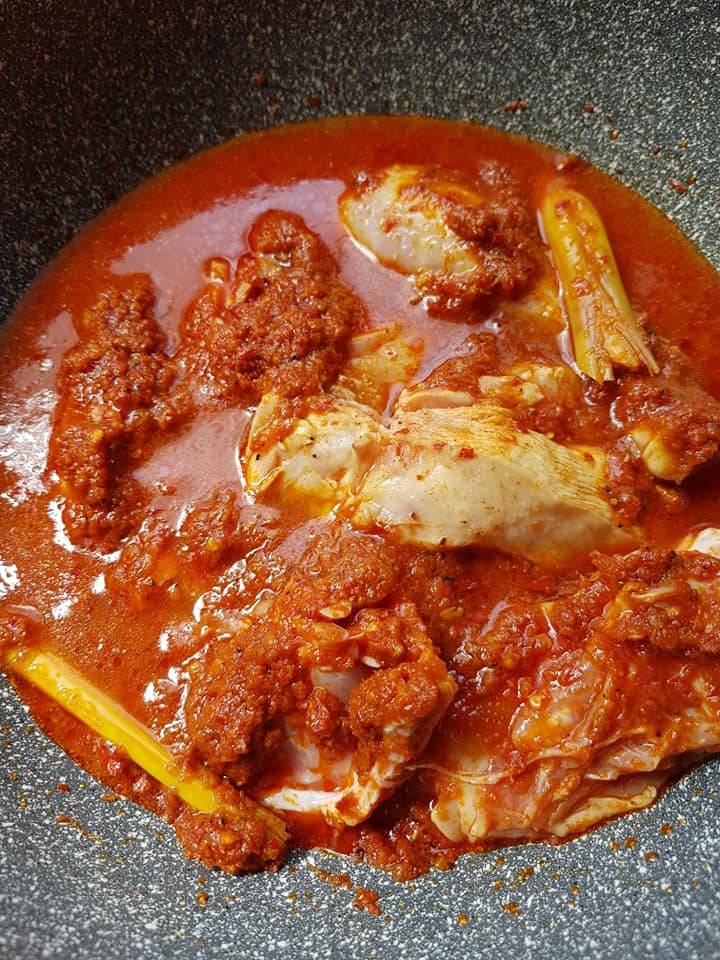 Kuah Merah Menyala Tapi Kurang Sangat. Ini Petua Masak