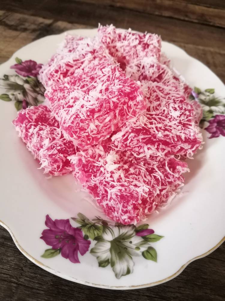 Cara Buat Kuih Lopes Sagu Yang Sedap & Lembut Untuk Minum Petang