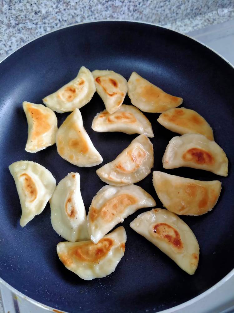 Resipi Dumpling Goreng Homemade Guna Isi Ayam. Mudah & Tak Guna Banyak