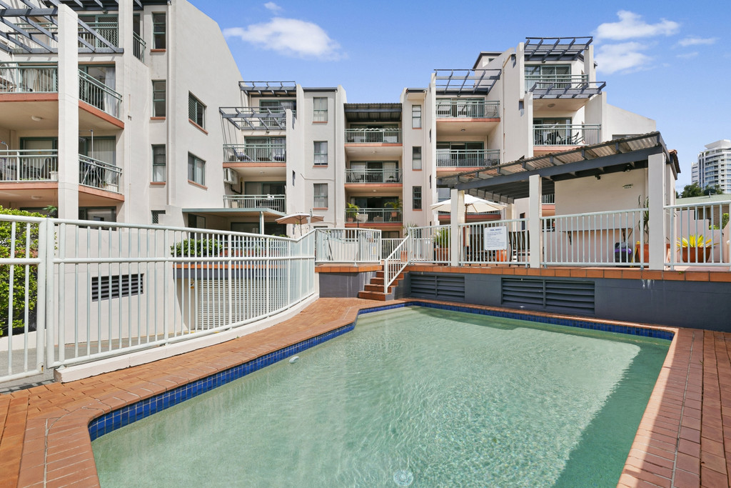 12/7 Robert Street, Labrador, QLD, 4215 Property Profile RateMyAgent